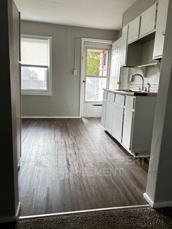 Building Photo - 960 N Central Dr