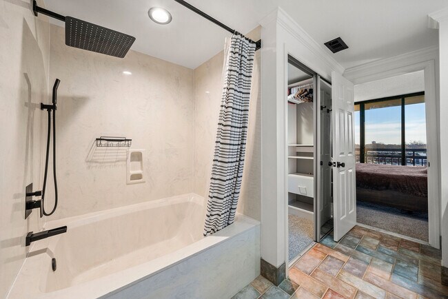 master bathroom - deep tube - 1130 Piedmont Ave NE