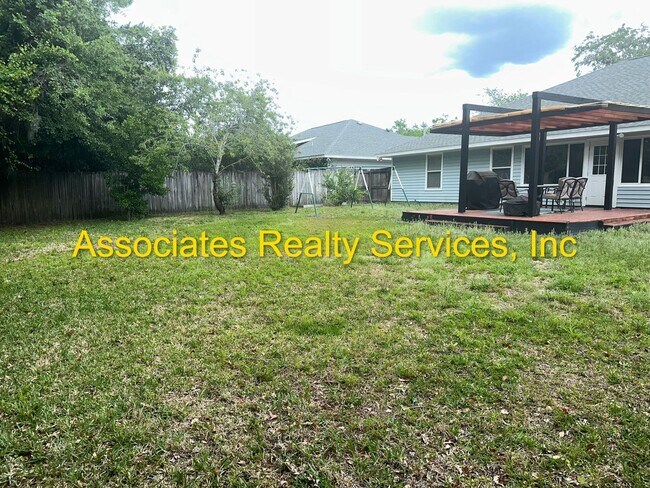 Building Photo - Beautiful 4 Bedroom/3 Bathroom in BROADMOOR!