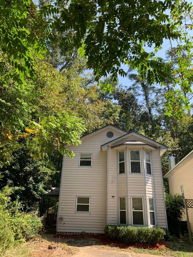 Building Photo - 3/2.5 Near Downtown Available July 25, 2026~ See appt instructions in txt