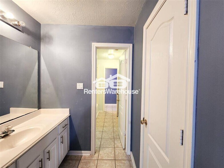 Building Photo - 17406 Autumn Oak Way