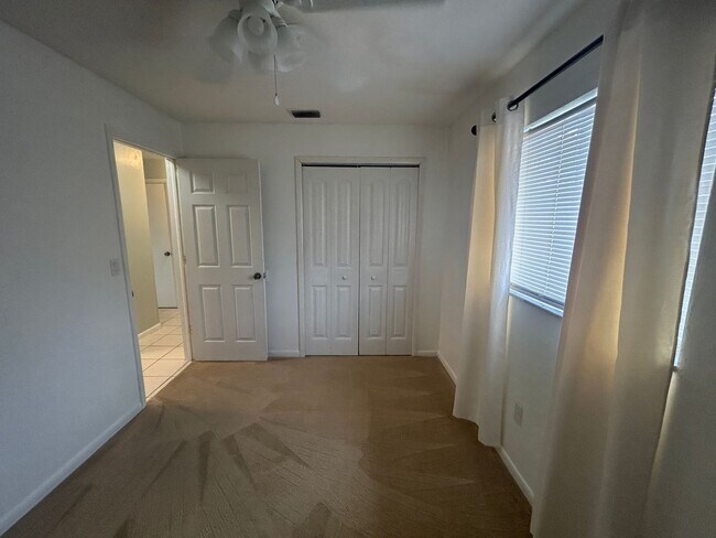 Building Photo - 1228 SE 24th Ave