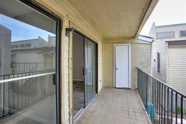 Building Photo - 10075 Westpark Dr