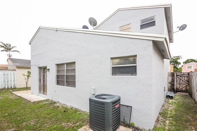 Building Photo - 18954 NW 63rd Ct Cir