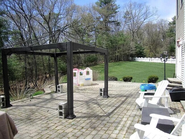 Building Photo - Spectacular 4 bedroom, 4,500 sq ft Single ...