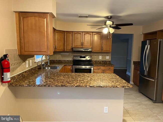 Building Photo - 125 Davis Ave