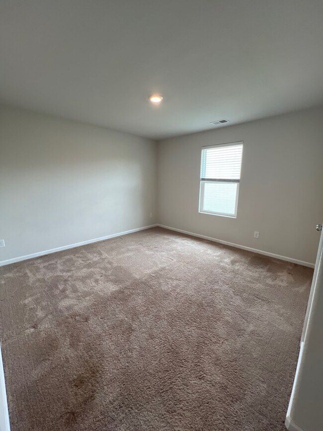 Building Photo - Charming 3 Bedroom Home Located In Zebulon NC!!!