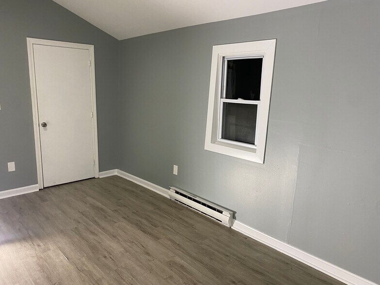 Building Photo - 515 Hollis Rd