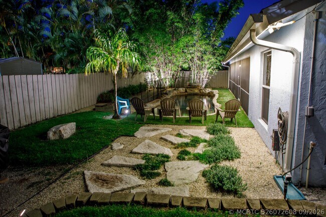 Building Photo - 900 Cosmos Ct