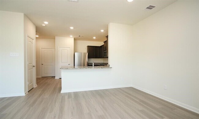 Building Photo - 545 Bains St