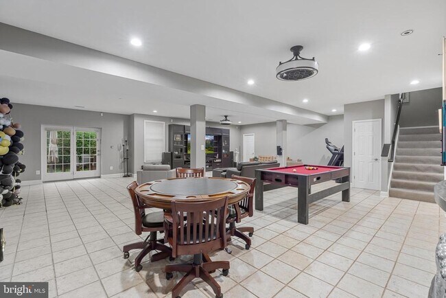 Building Photo - 15292 Golf View Dr