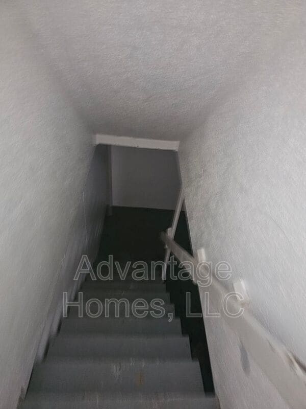 Building Photo - 715 N 70th Terrace