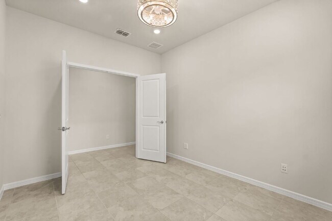 Building Photo - 2715 Clear Night Ave