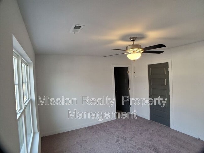 Building Photo - 4509 Josephine Ln