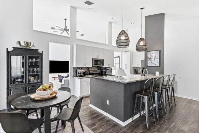 Building Photo - 9507 Lake Serena Dr