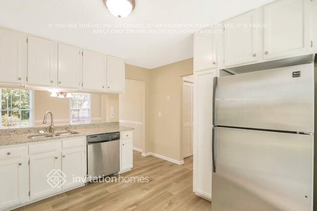 Building Photo - 300 Birch Creek Cir