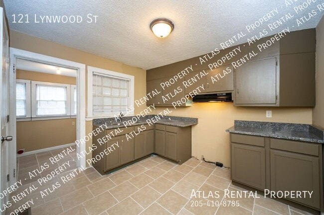 Building Photo - 121 Linwood St