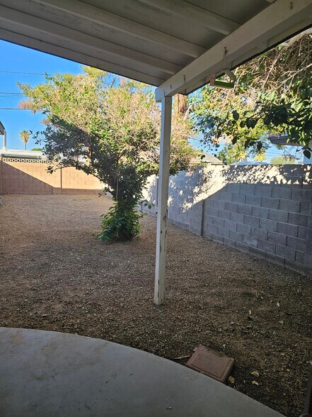 Building Photo - 6820 E Avalon Dr