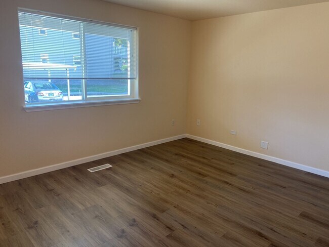 Building Photo - CP617/619