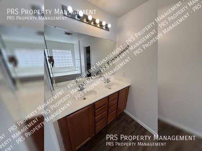Building Photo - 45563 W Starlight Dr