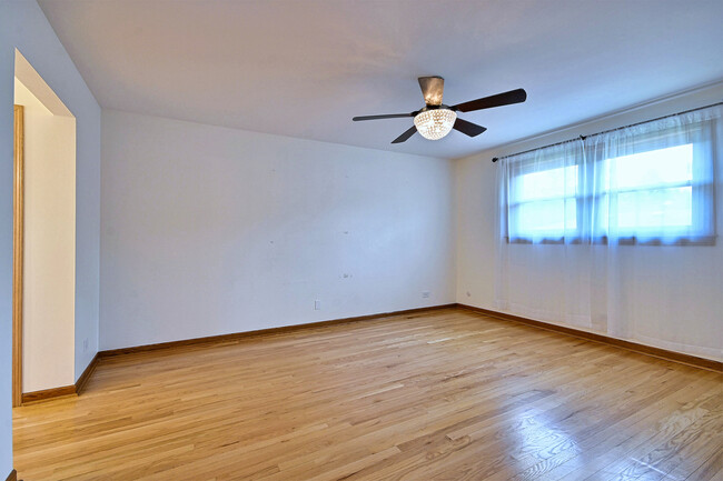 Building Photo - 2360 N Drury Ln