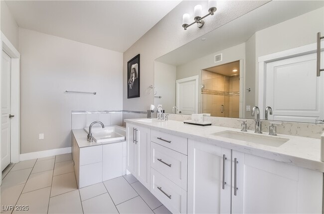 Building Photo - 2555 Hampton Rd