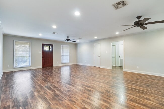 Building Photo - BEAUTIFUL HOME LOCATED ON TOLSON ROAD!