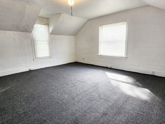 Building Photo - 612 6th St SW