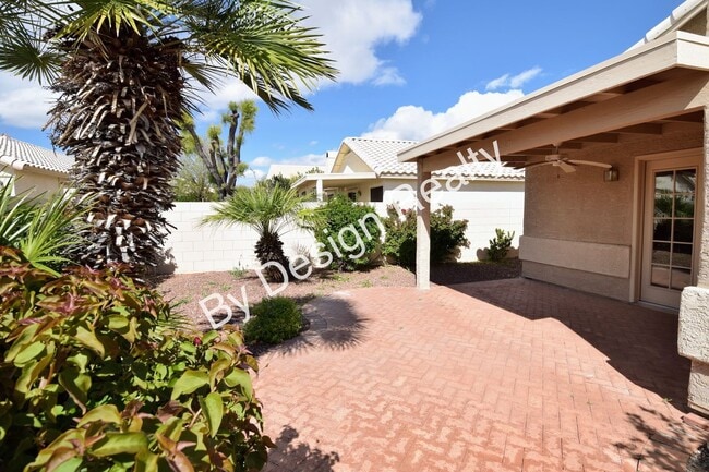 Building Photo - Corner Lot 3 Bed 2 Bath Home Near El Conquistador Golf