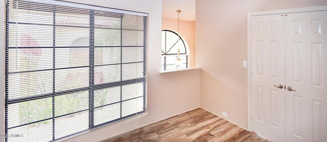 Building Photo - 5023 E Siesta Dr