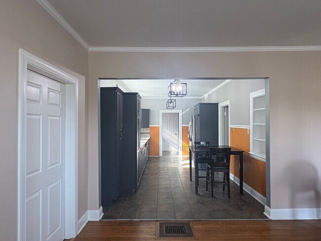 Building Photo - 5BR/2.5 Bath in Prime 12 South | Park-Facing | Two Sunrooms | Walkable Luxury Living