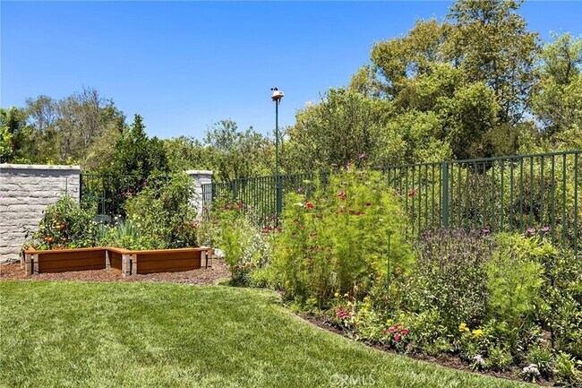 Building Photo - 48 Downfield Way
