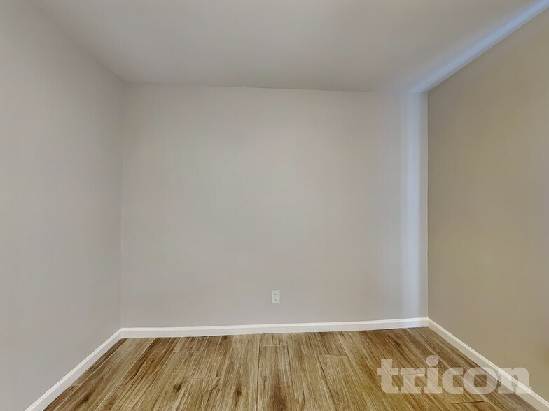 Building Photo - 8144 Rosberg Ln