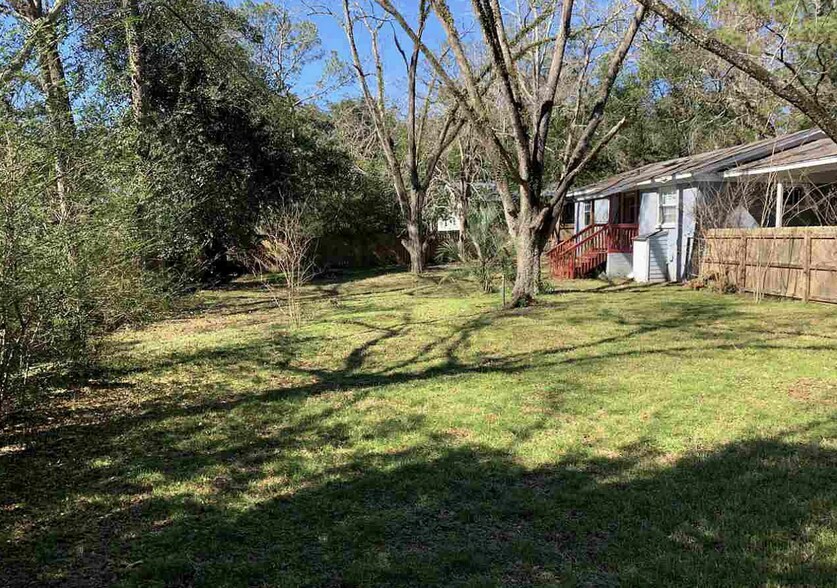 Back Yard - 1701 Pepper Dr