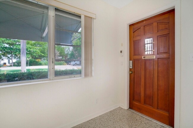 Building Photo - 3410 Poinsettia Ave