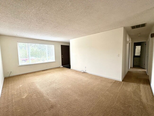 Building Photo - Spacious 3-Bedroom Home with Large Deck