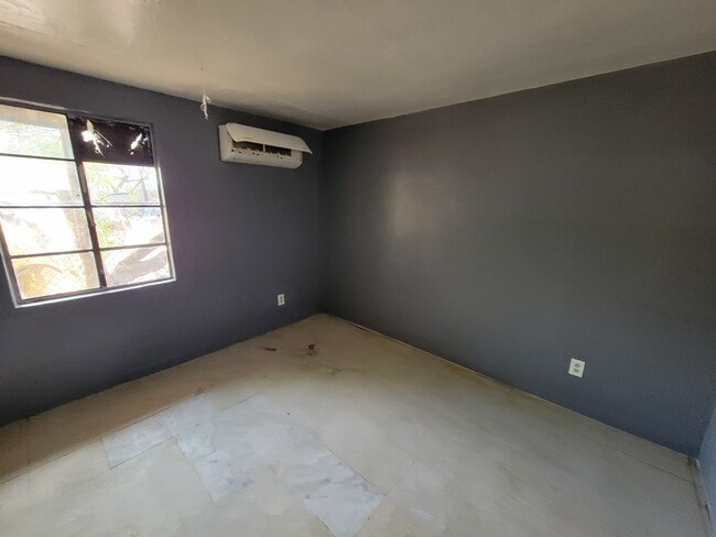 Building Photo - 461 W Thurber Rd