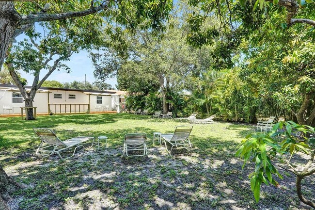 Building Photo - 208 SE 4th St