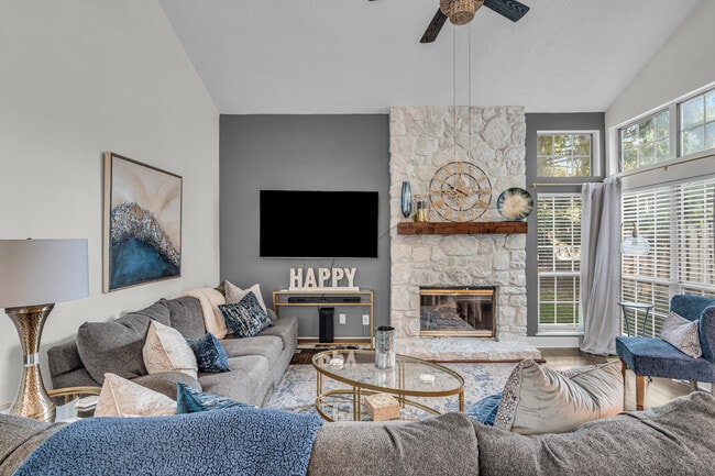 Building Photo - 6450 Bayside N Dr