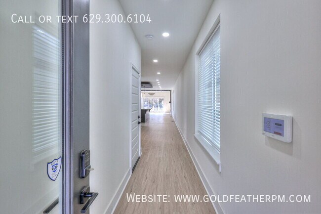 Building Photo - 402B E Trinity Ln-