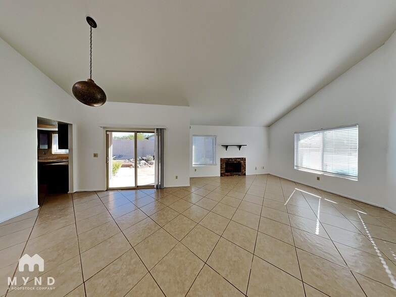 Building Photo - 10037 E Stella Rd