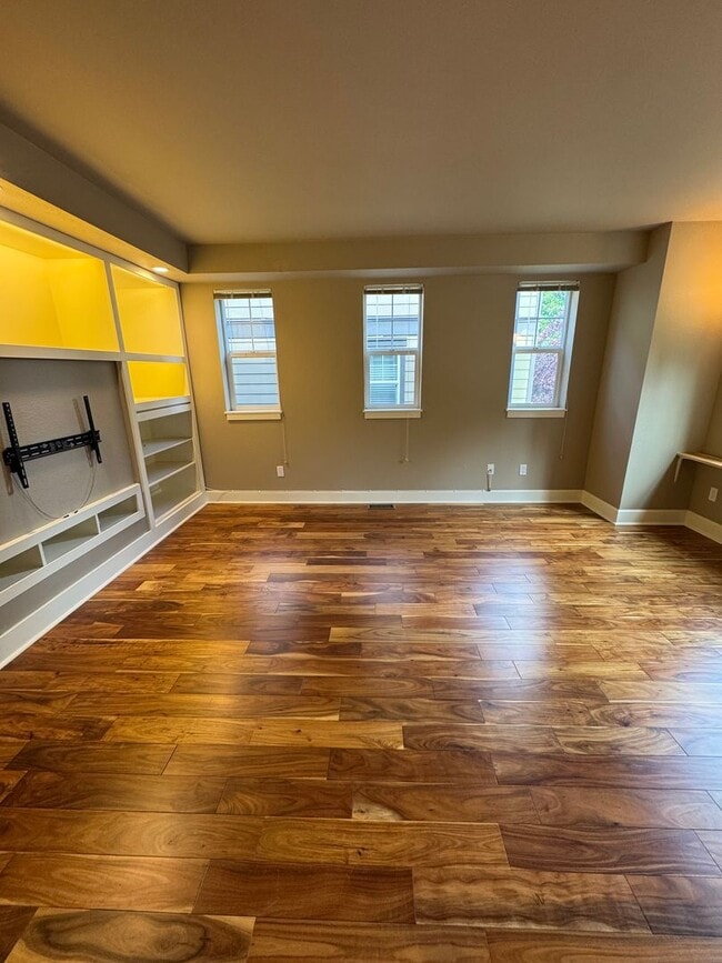 Building Photo - Amazing 2Bed/2.5 Bath Townhome in West Seattle!