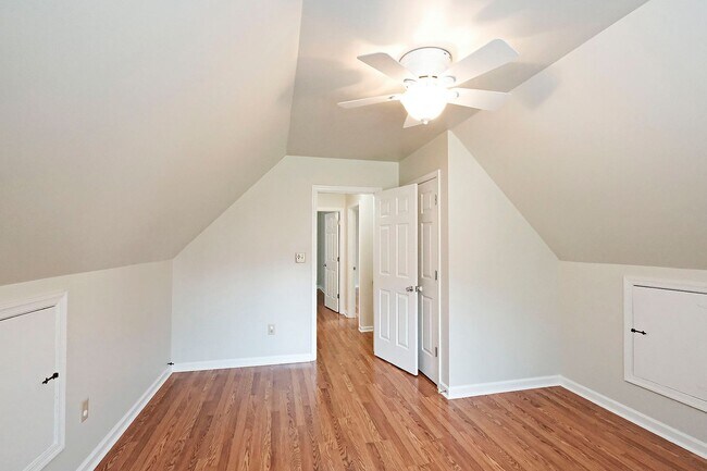 Building Photo - 1011 Highlands Dr