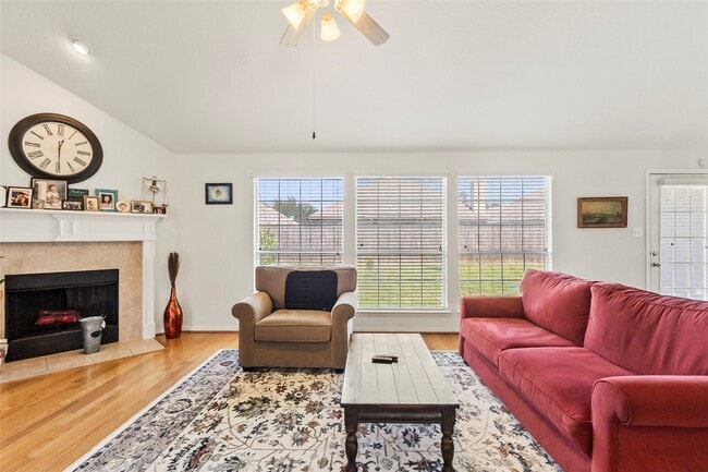 Building Photo - 427 Pinewood Ridge Dr