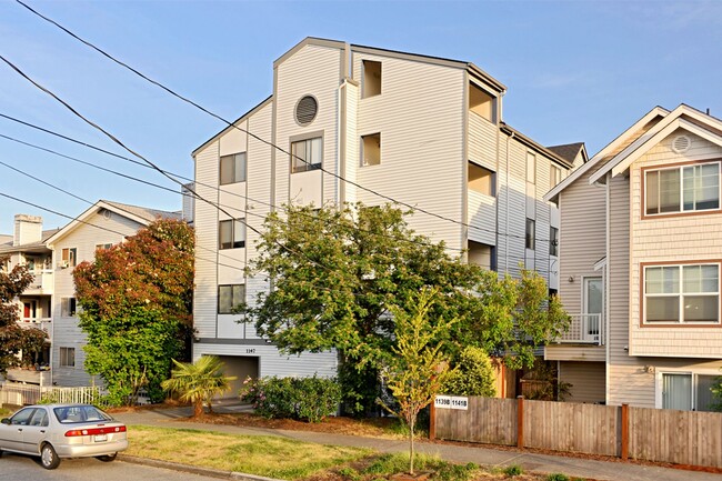 Building Photo - Oak Tree Apartments