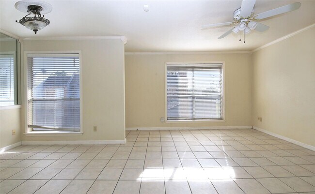 Building Photo - 6202 Skyline Dr