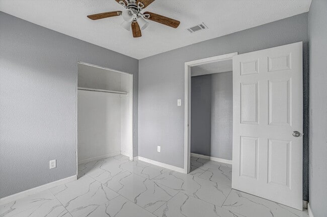 Building Photo - 14618 Flair Dr