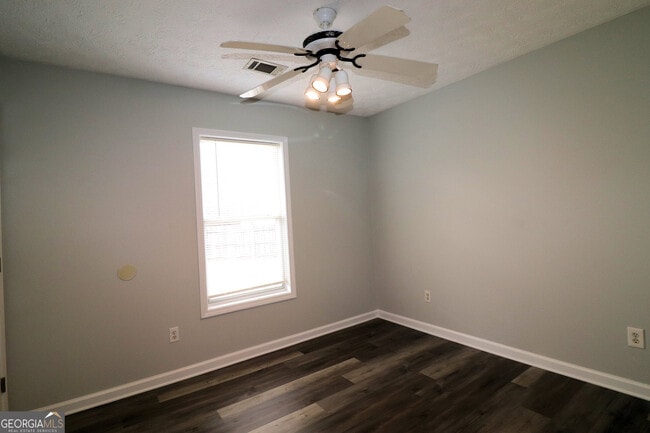 Building Photo - 18 Southwind Dr