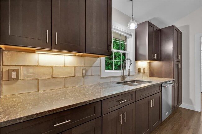 Building Photo - 225 Jayne Ellen Way