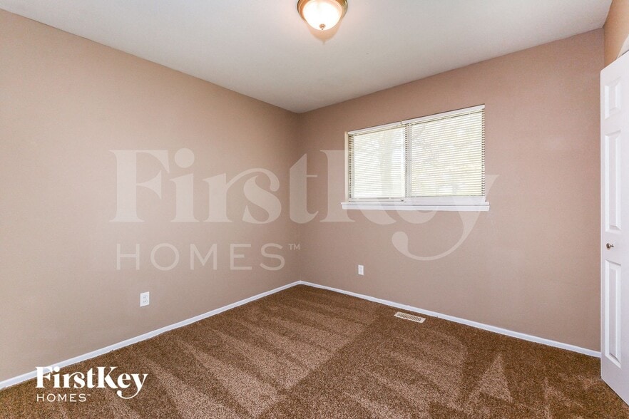 Building Photo - 712 Undercliff Dr